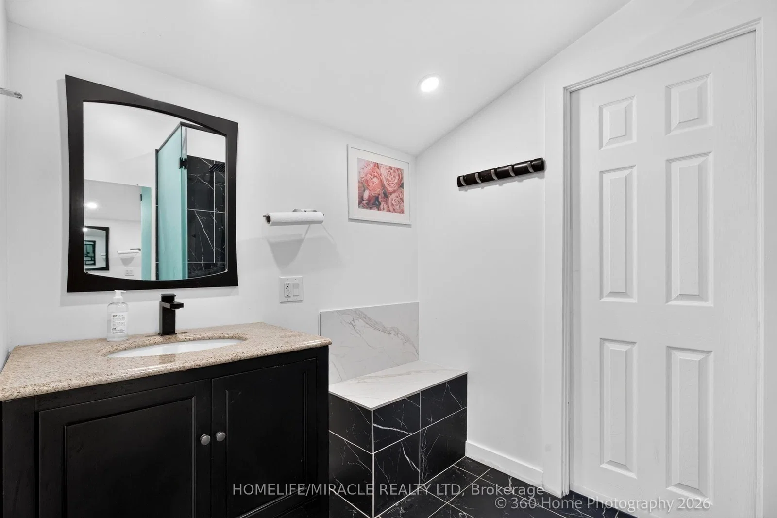 Kingsview Boulevard in Toronto · Kingsview Village-The Westway — photo 3