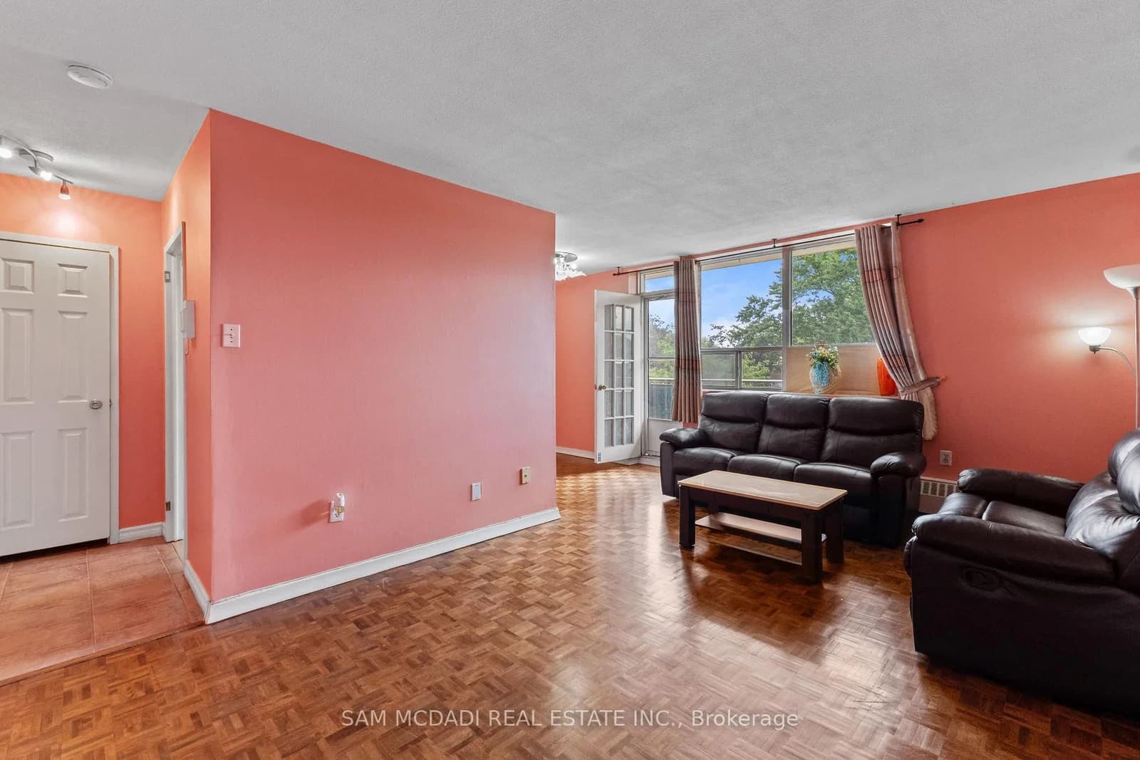 Photo of Queen Frederica Drive in Mississauga · Applewood
