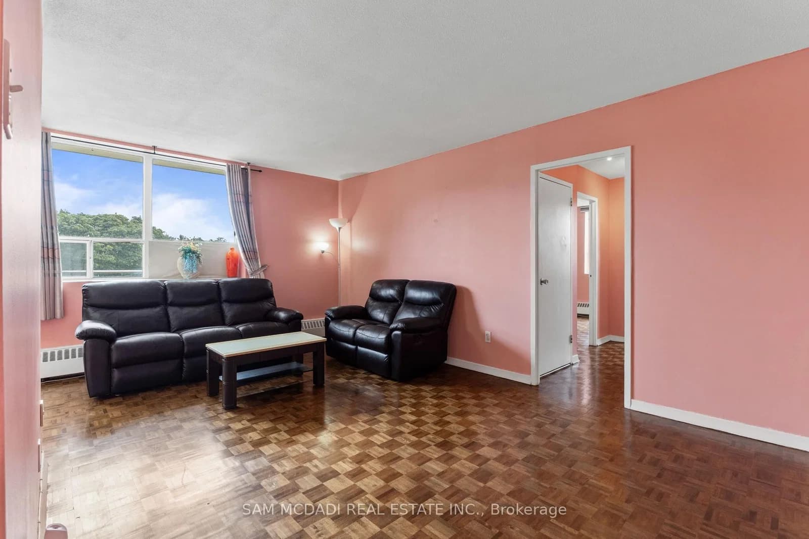 Queen Frederica Drive in Mississauga · Applewood — photo 2
