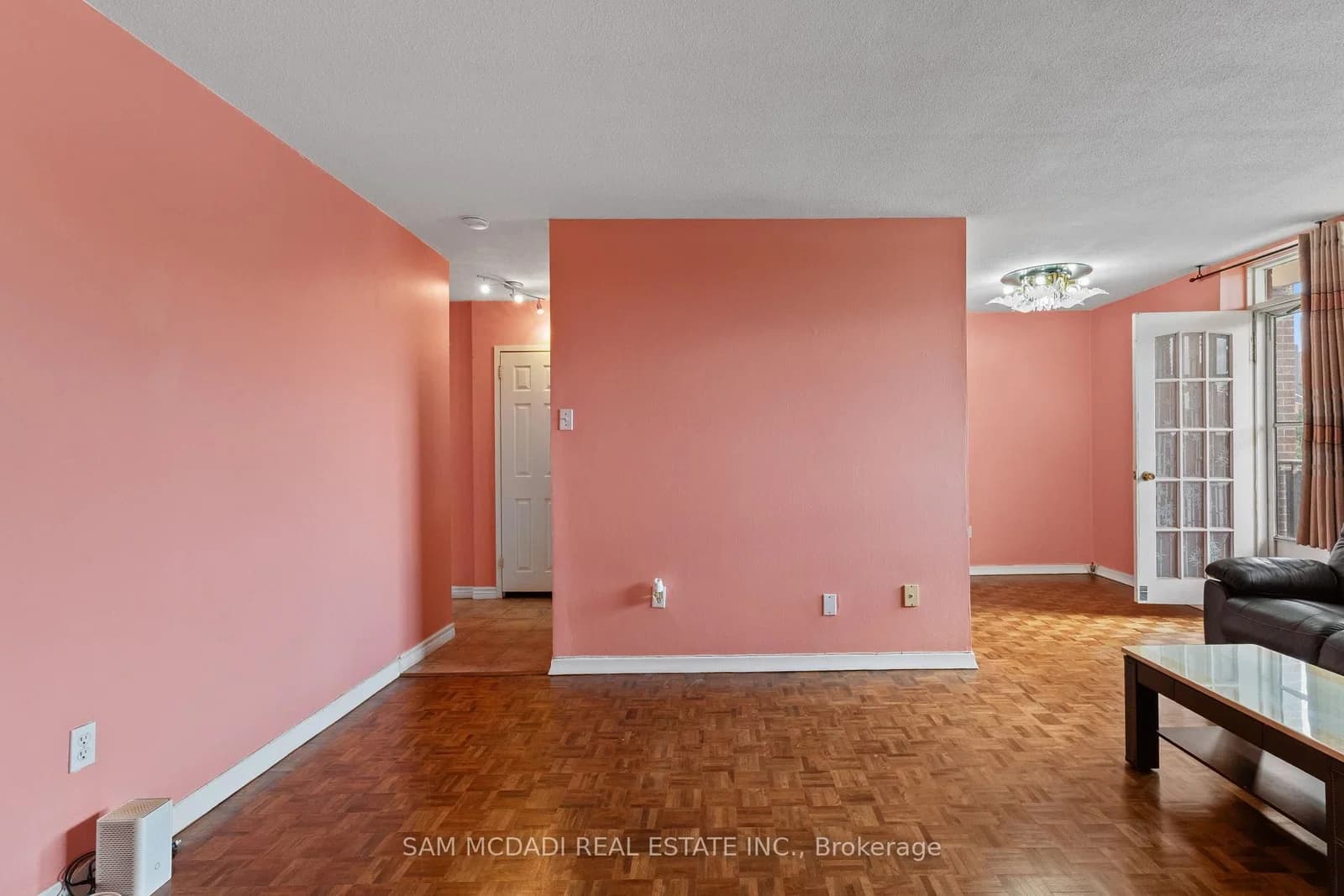 Queen Frederica Drive in Mississauga · Applewood — photo 3
