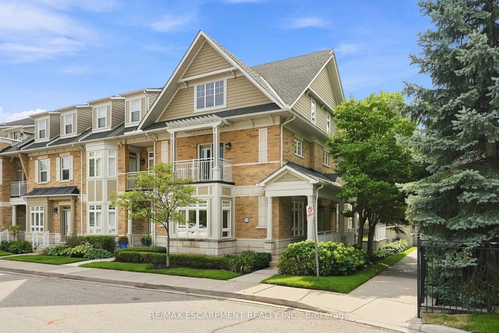 Photo of Compass Way in Mississauga · Port Credit