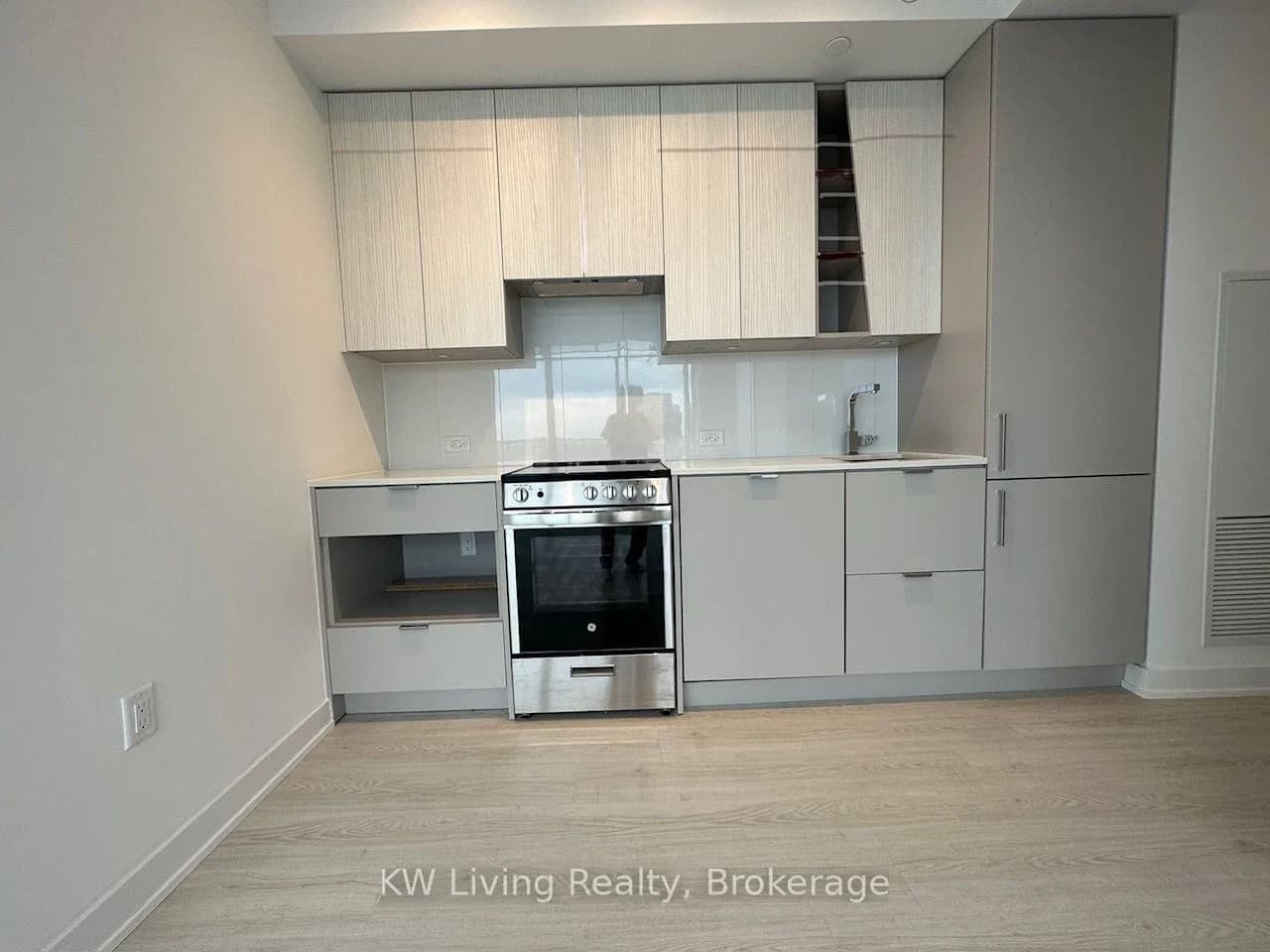 Quartz Road in Mississauga · Mississauga Valleys — photo 3