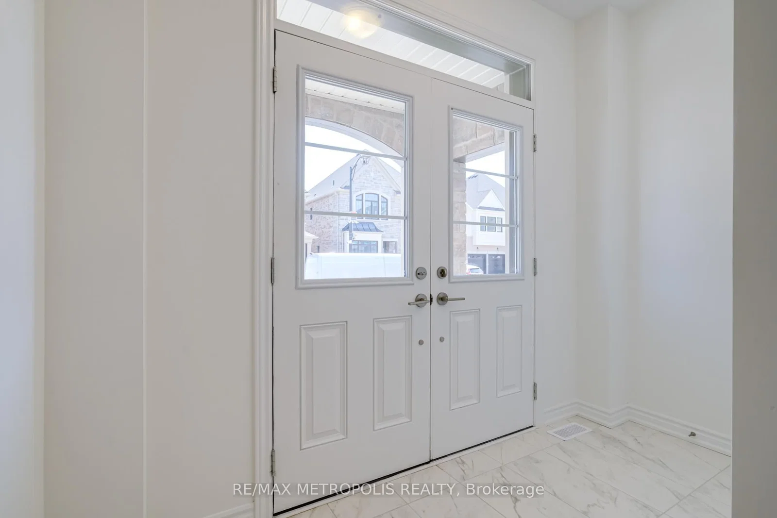 Buttercup Court in Milton · Walker — photo 3