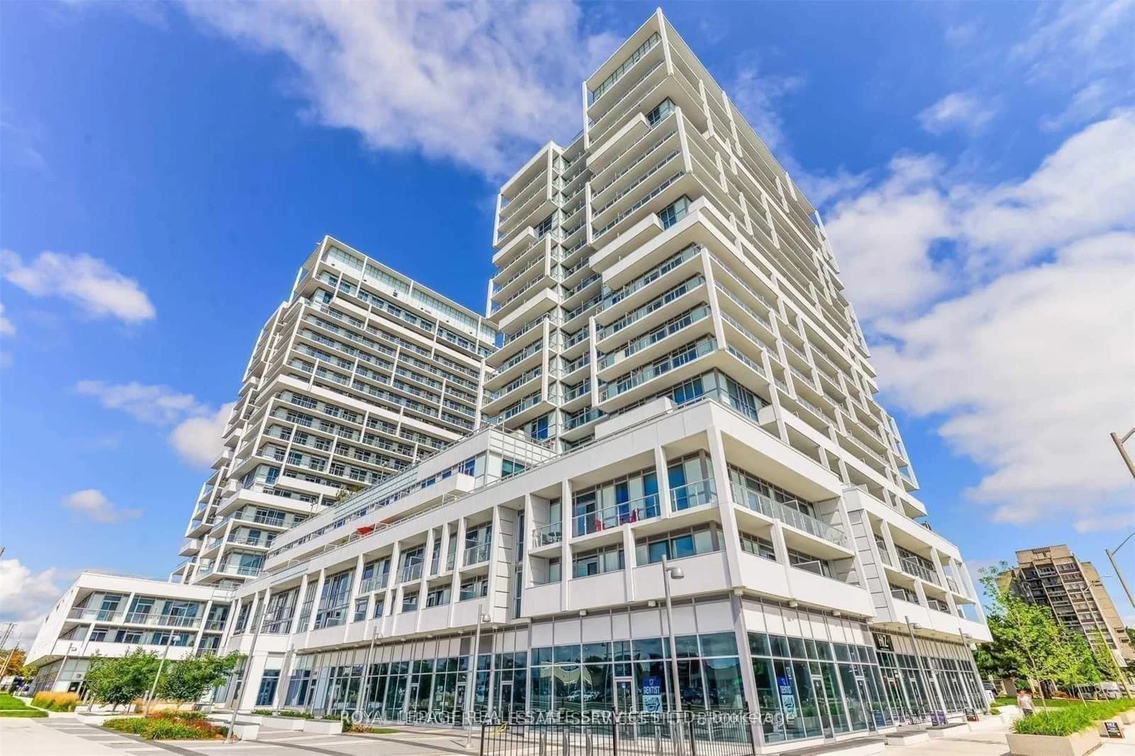 Photo of Speers Road in Oakville · Central