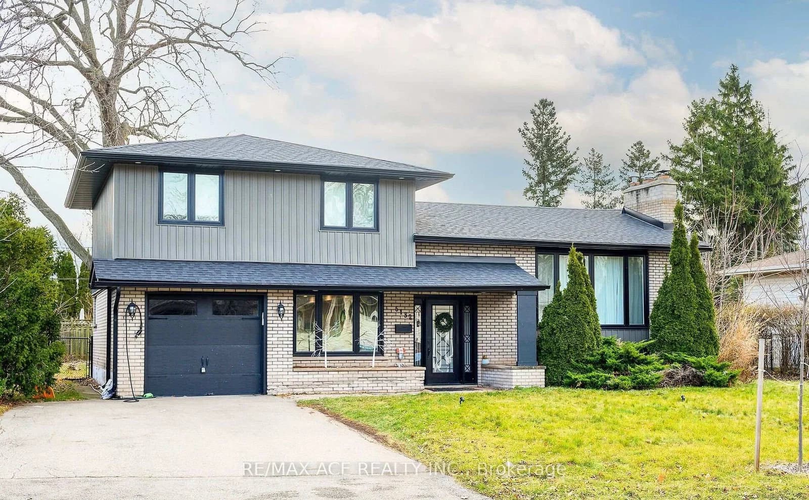 Cherryhill Crescent in Burlington · Appleby — photo 2