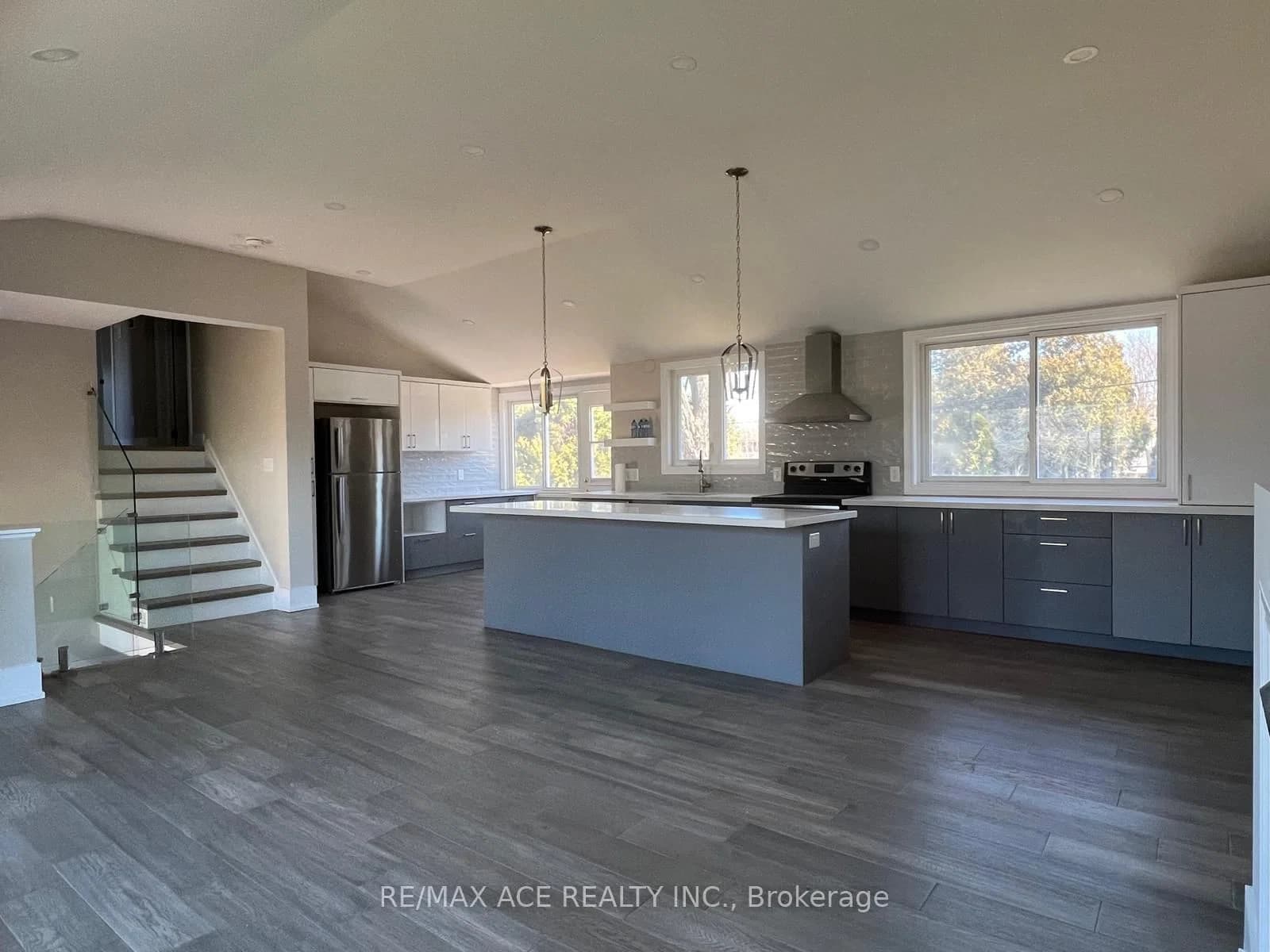 Cherryhill Crescent in Burlington · Appleby — photo 3