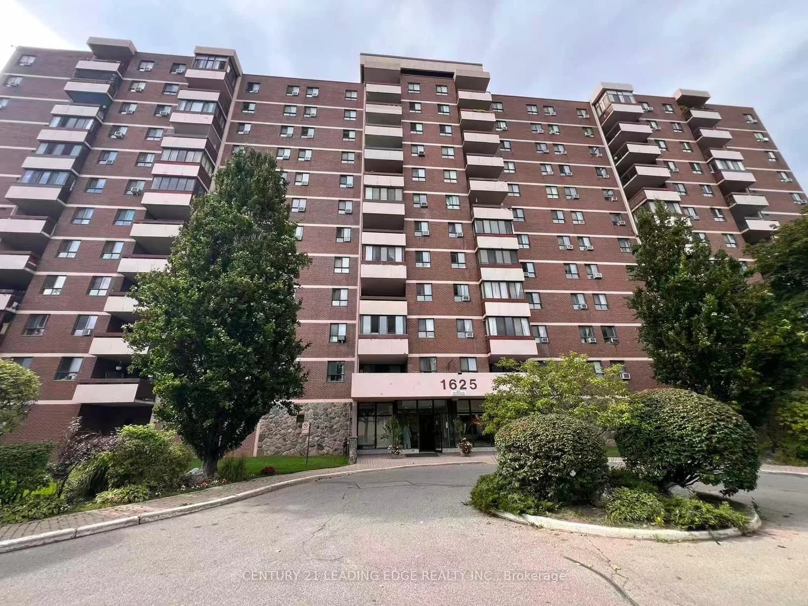 Photo of Bloor Street in Mississauga · Applewood