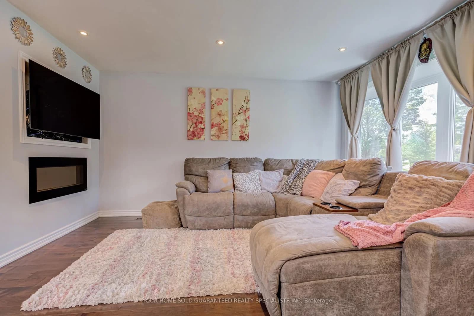 Photo of Hallow Crescent in Toronto · Rexdale-Kipling