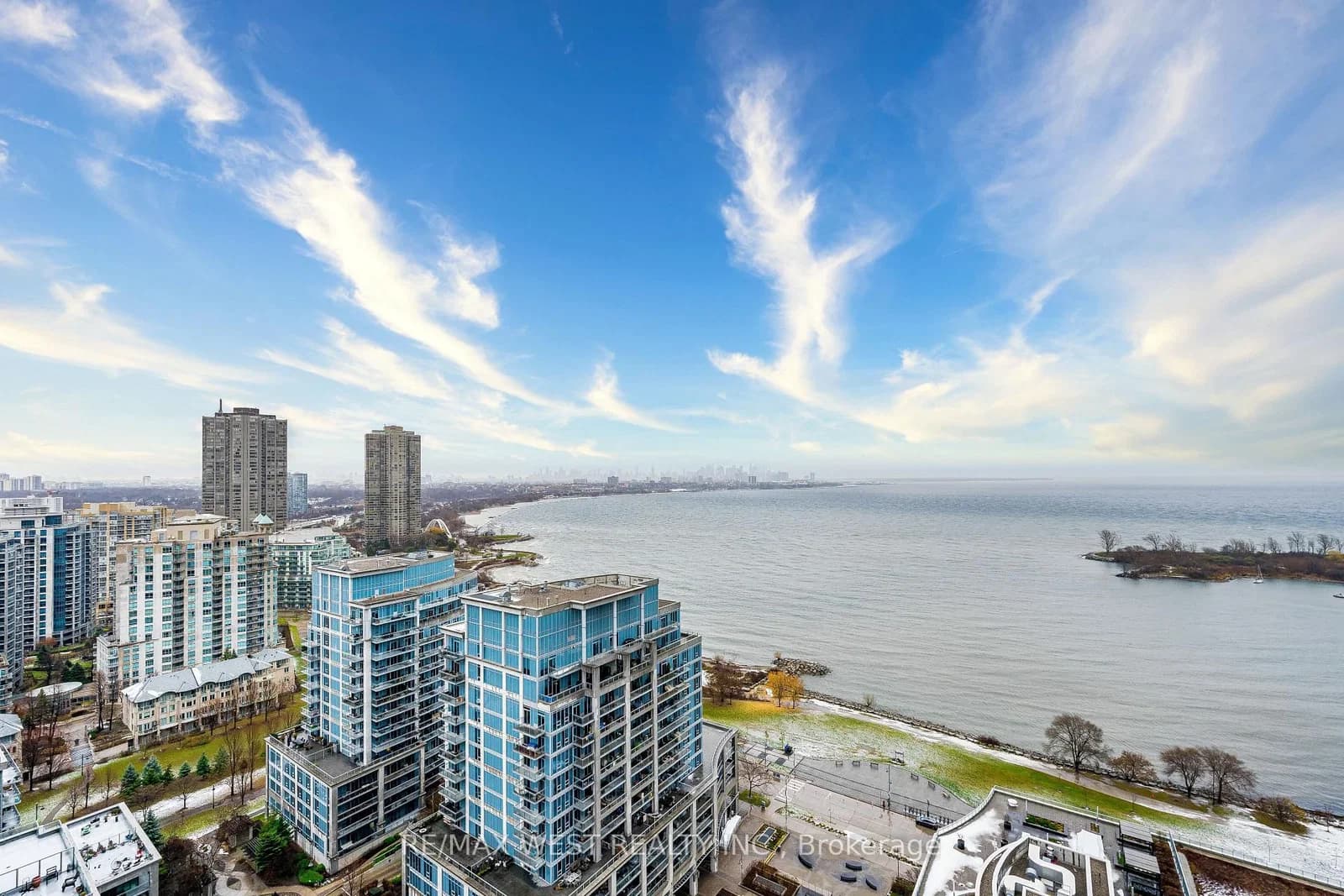 Brookers Lane in Toronto · Mimico — photo 2