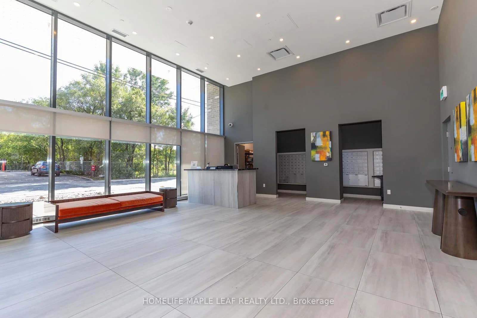 The Queensway in Toronto · Stonegate-Queensway — photo 3