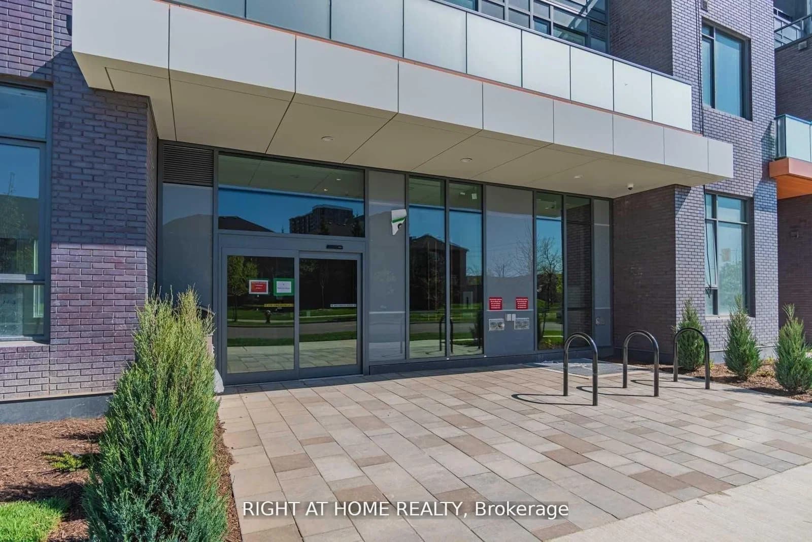 Nahani Way in Mississauga · Hurontario — photo 2