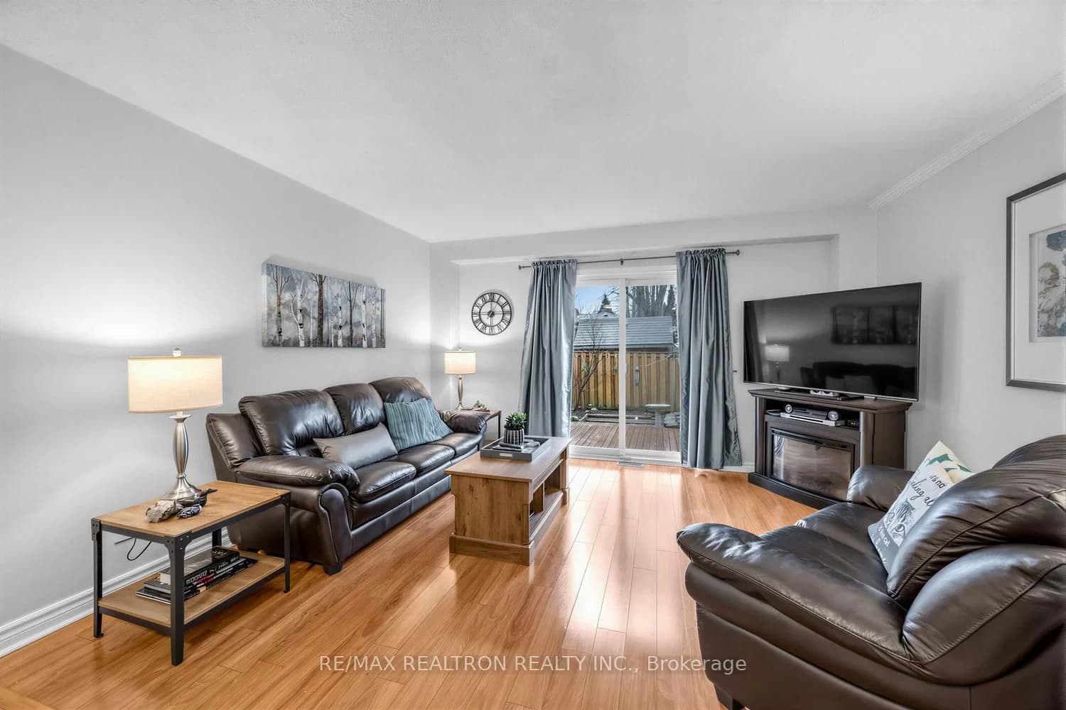 Falconer Drive in Mississauga · Streetsville — photo 2