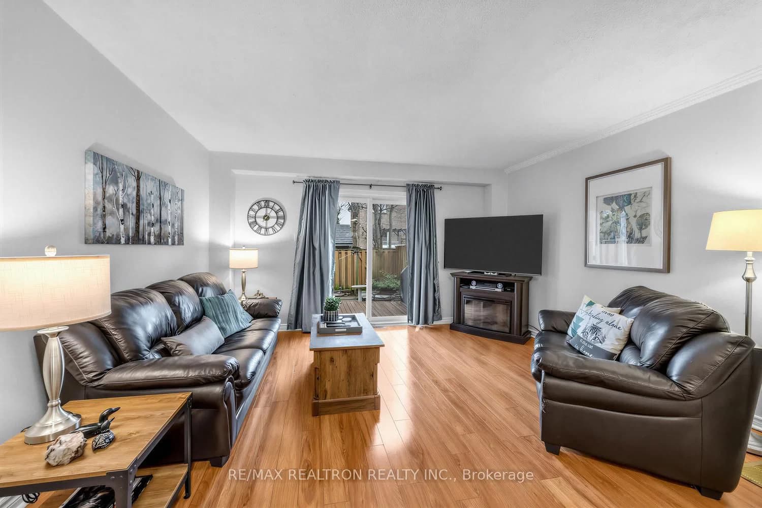 Falconer Drive in Mississauga · Streetsville — photo 3