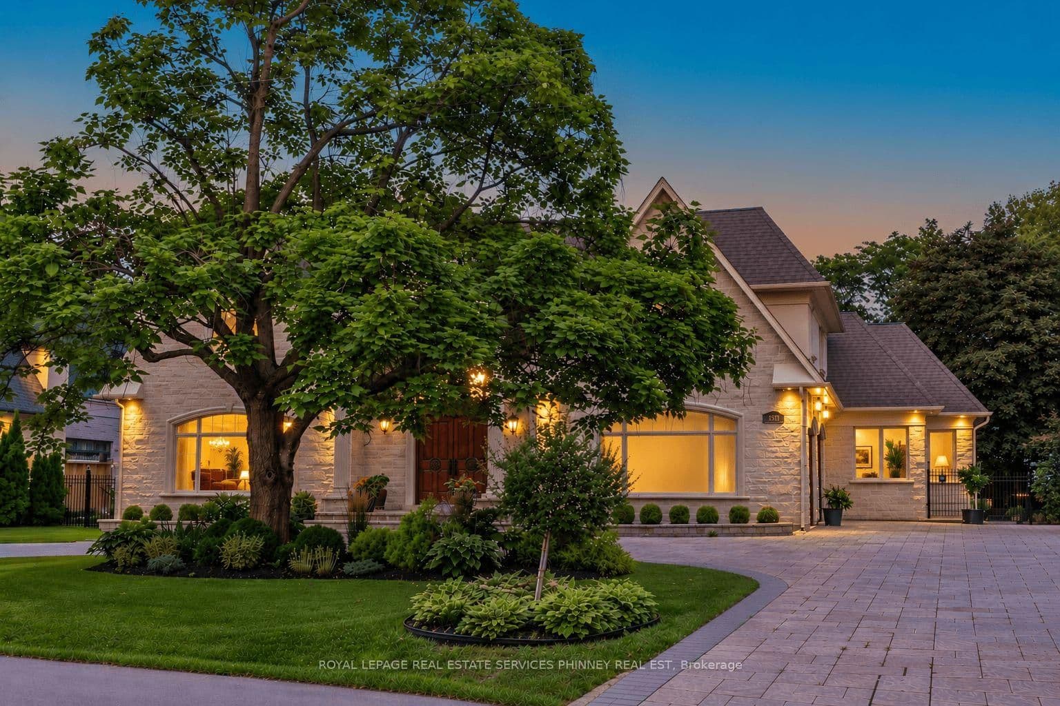 Photo of Broadmoor Avenue in Mississauga · Mineola