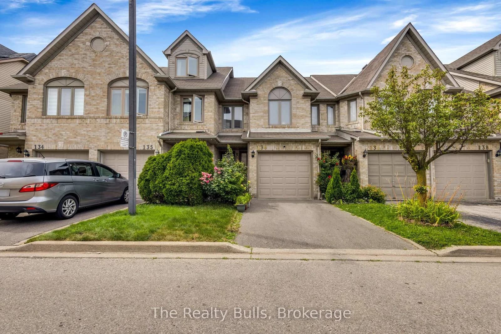 Photo of Sherwood Mills Boulevard in Mississauga · East Credit