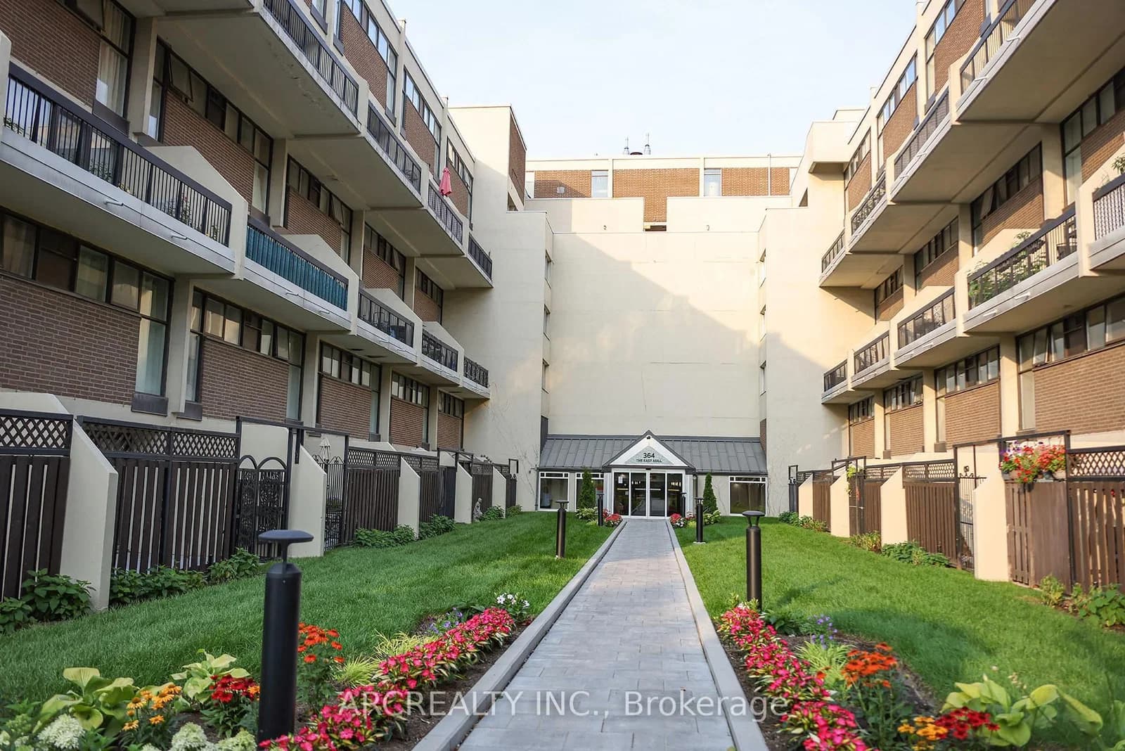 Photo of The East Mall in Toronto · Islington-City Centre West