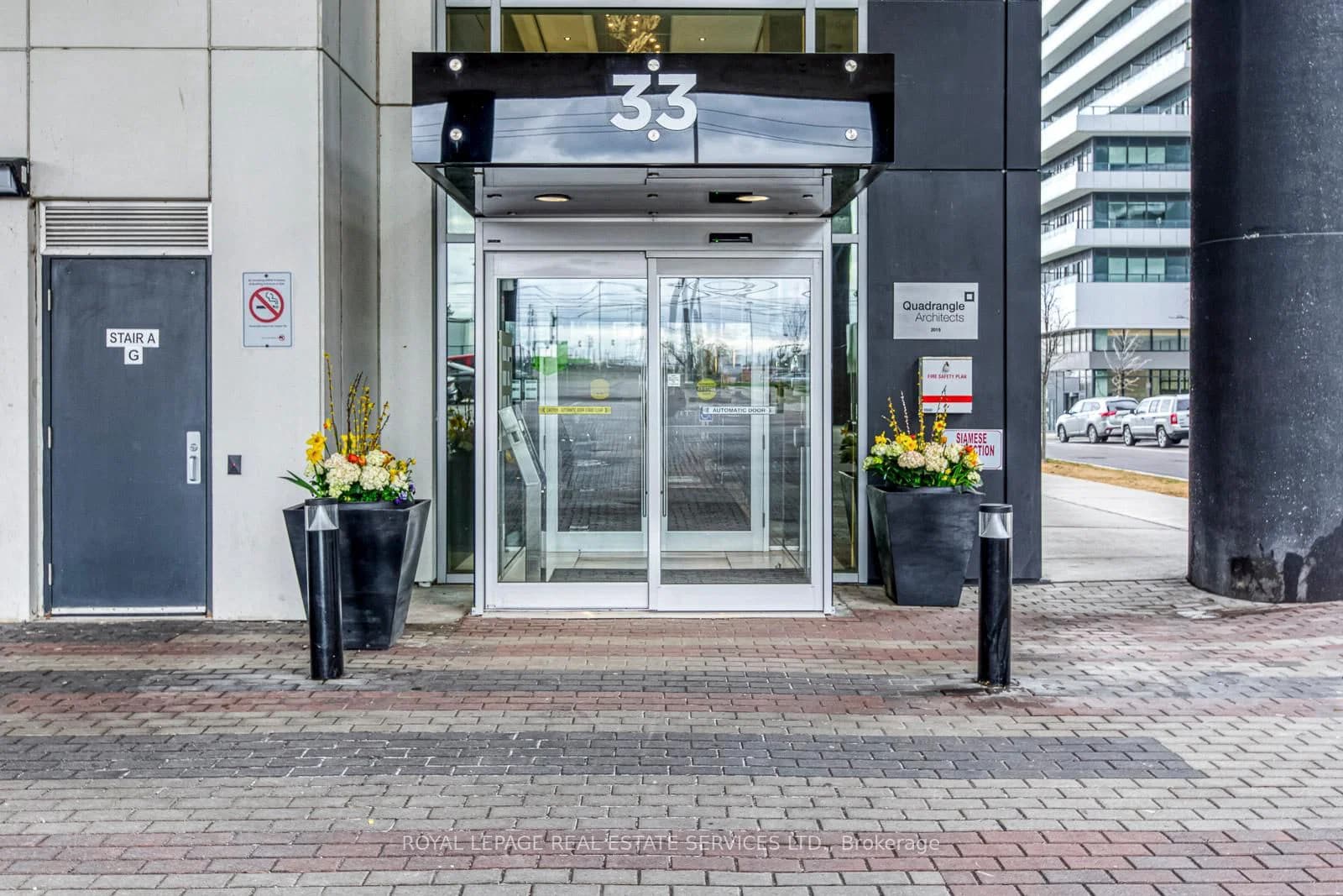 Shore Breeze Drive in Toronto · Mimico — photo 2