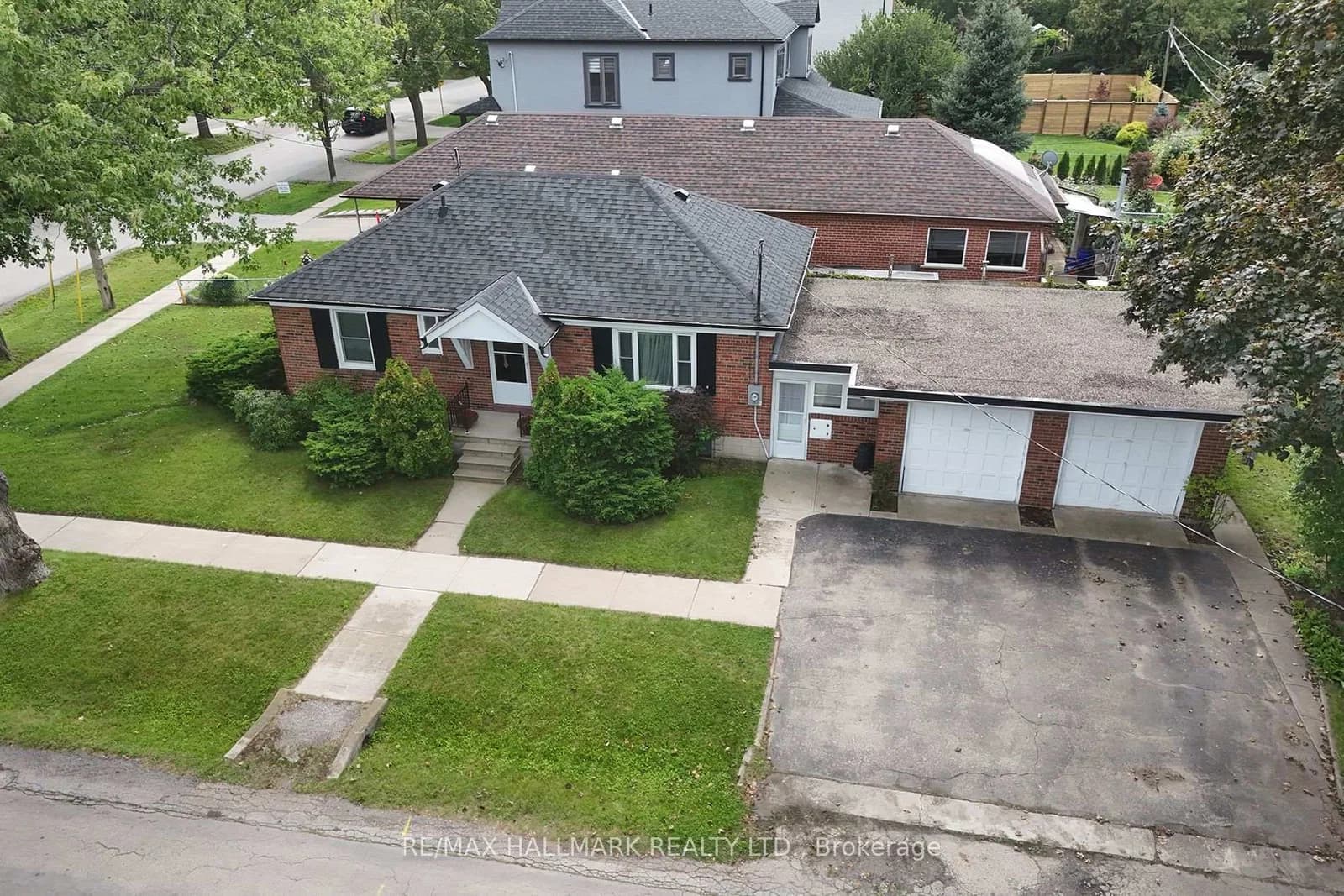 Athol Avenue in Toronto · Stonegate-Queensway — photo 3
