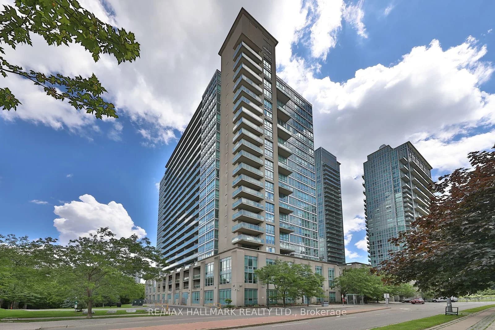Legion Road in Toronto · Mimico — photo 2