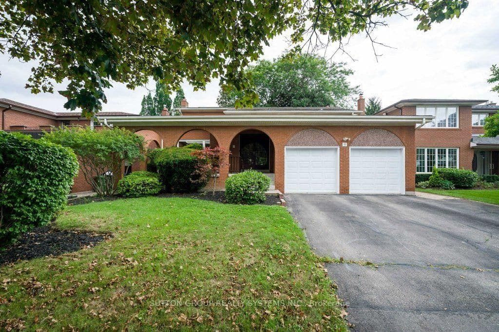 Photo of Poplar Heights Drive in Toronto · Edenbridge-Humber Valley