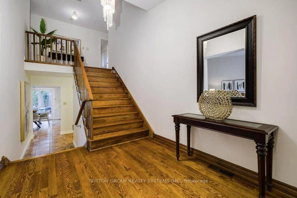 Poplar Heights Drive in Toronto · Edenbridge-Humber Valley — photo 3