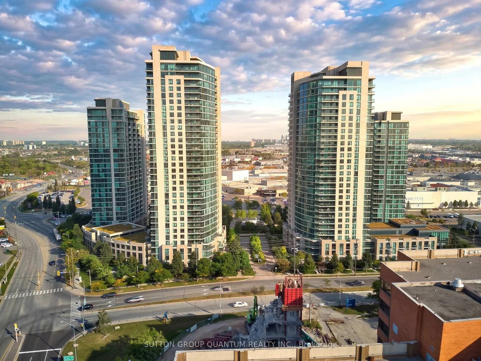 Photo of Sherway Gardens Road in Toronto · Islington-City Centre West