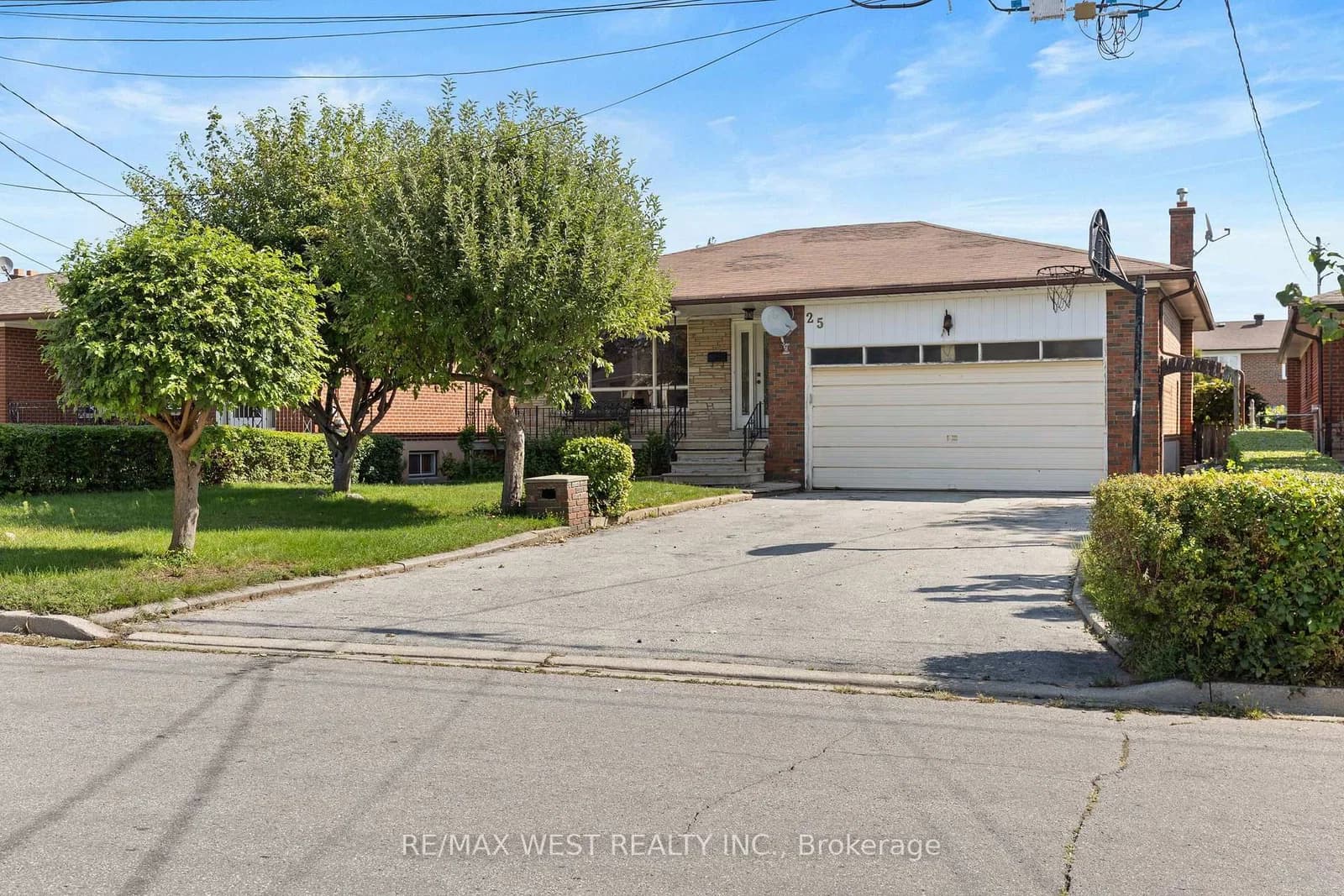 Apted Avenue in Toronto · Humber Summit — photo 2