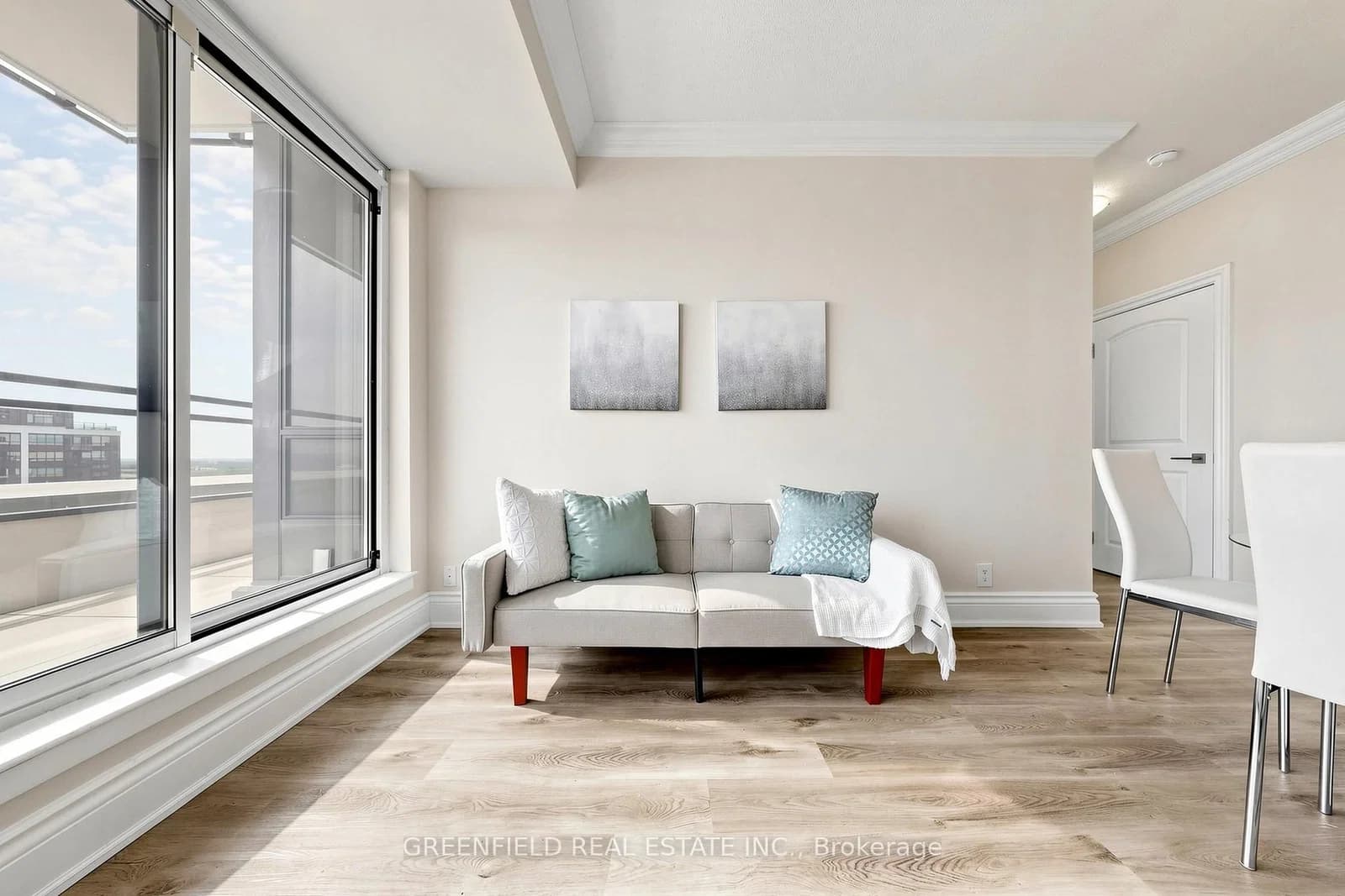 De Boers Drive in Toronto · York University Heights — photo 3