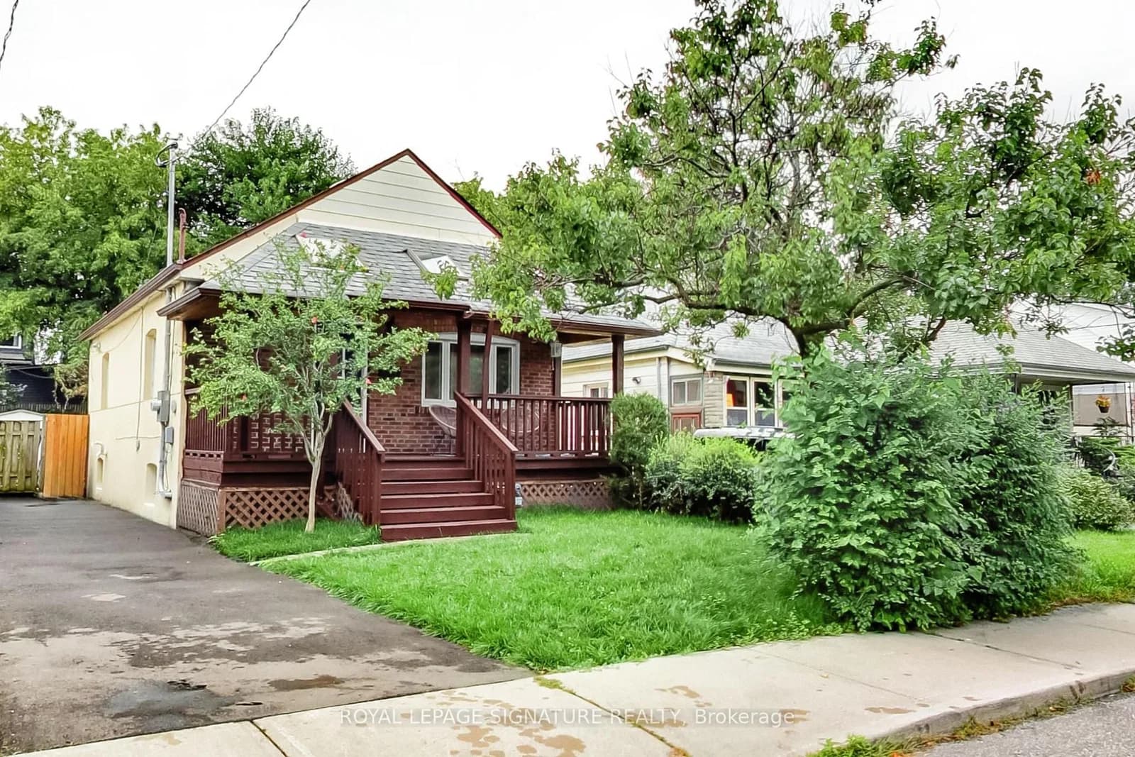 Criscoe Street in Toronto · Rockcliffe-Smythe — photo 2