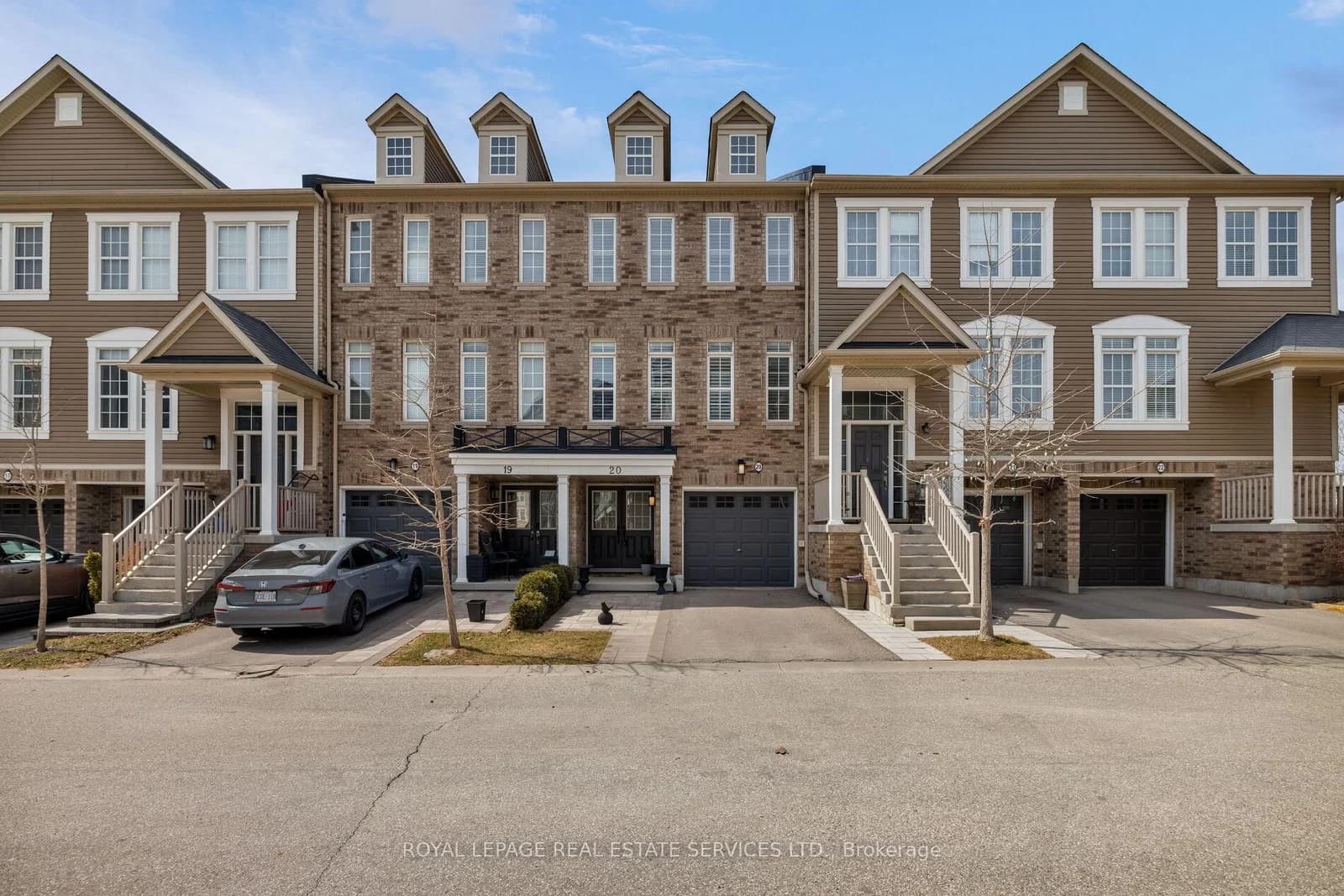 Thomas Alton Boulevard in Burlington · Alton — photo 2