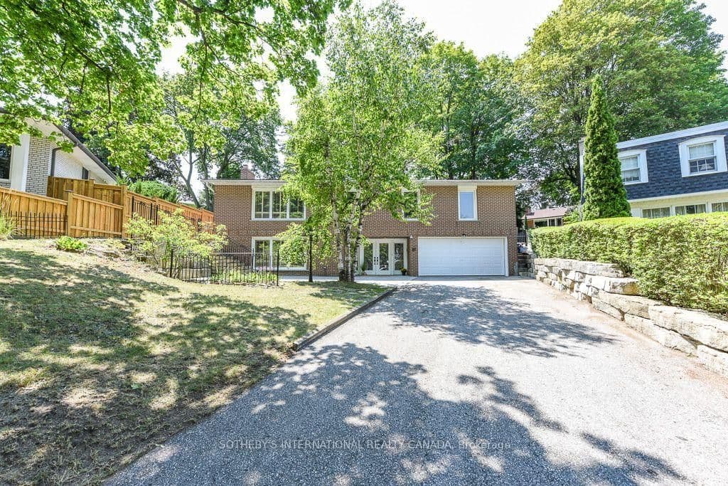 Photo of Queensborough Crescent in Toronto · Willowridge-Martingrove-Richview