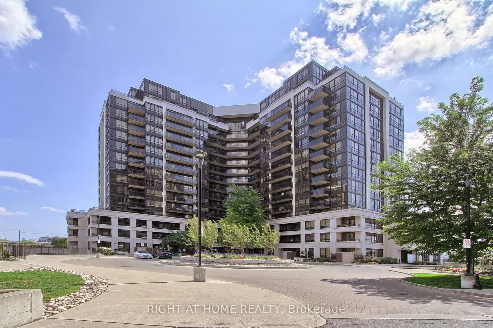 Sheppard Avenue in Toronto · York University Heights — photo 2