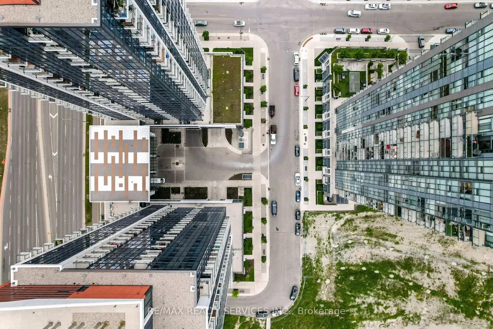 Photo of Eglinton Avenue in Mississauga · Hurontario