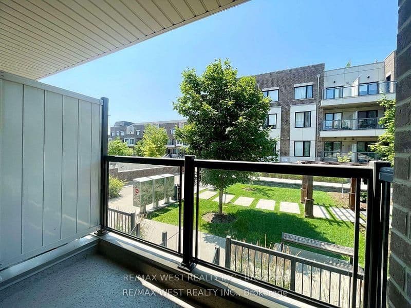 Royal York Road in Toronto · Mimico — photo 3