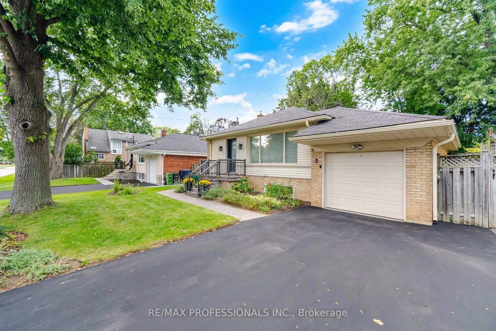 Beaverbrook Avenue in Toronto · Princess-Rosethorn — photo 2