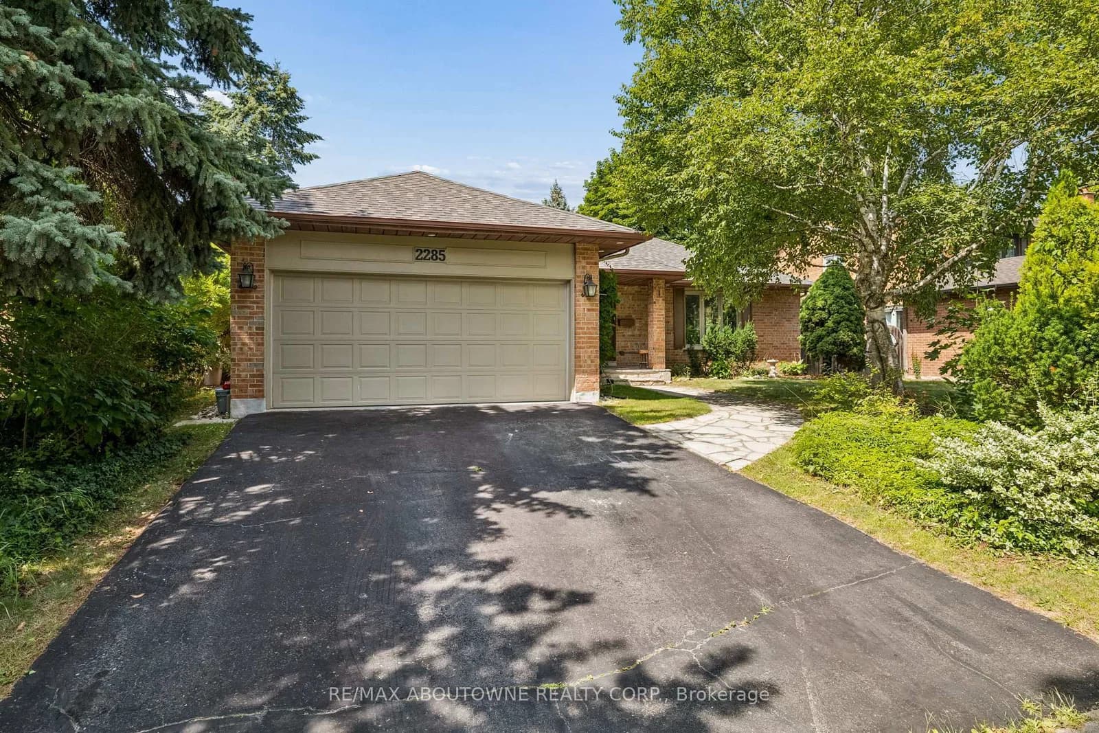 Dunedin Road in Oakville · Ford — photo 2