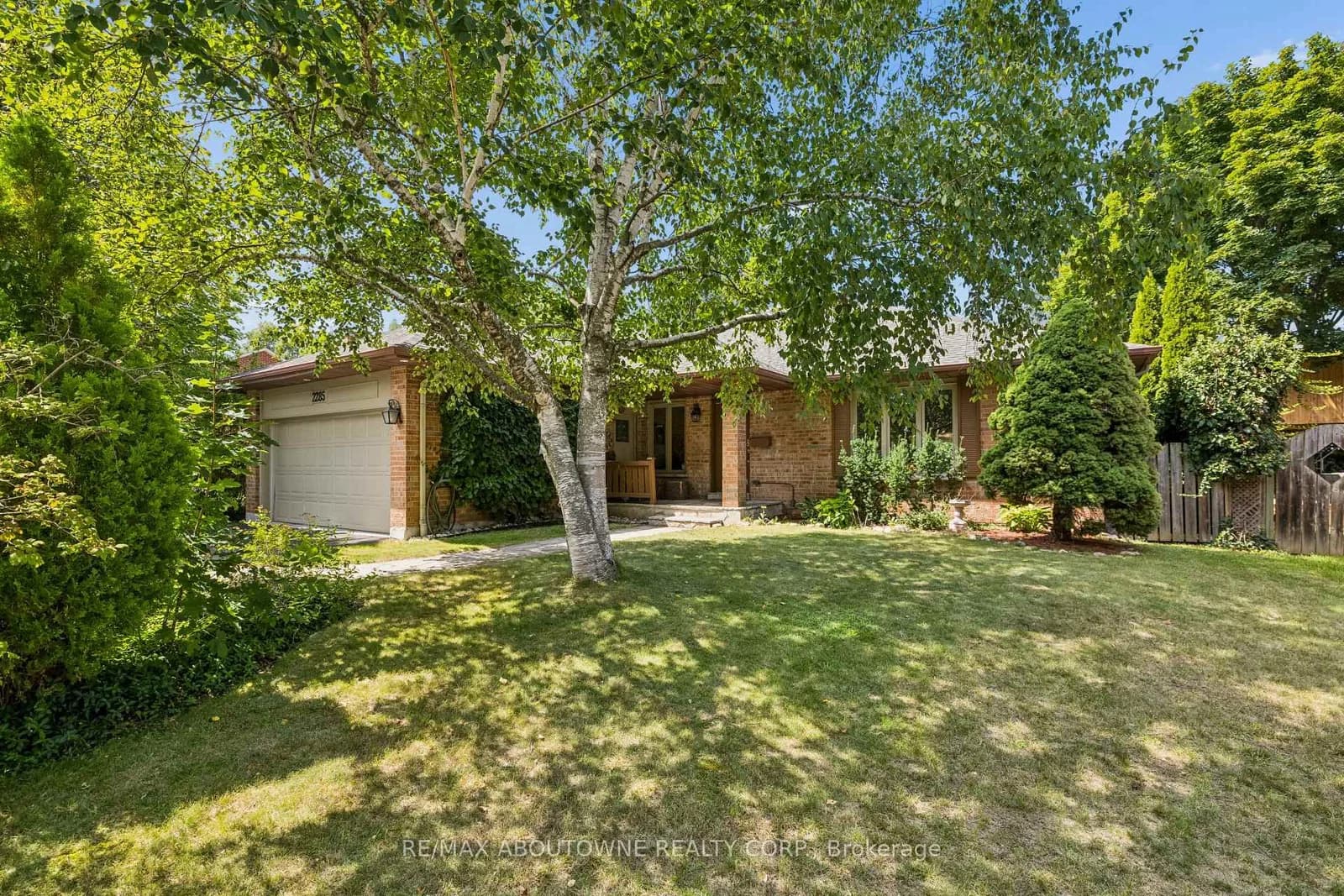 Dunedin Road in Oakville · Ford — photo 3