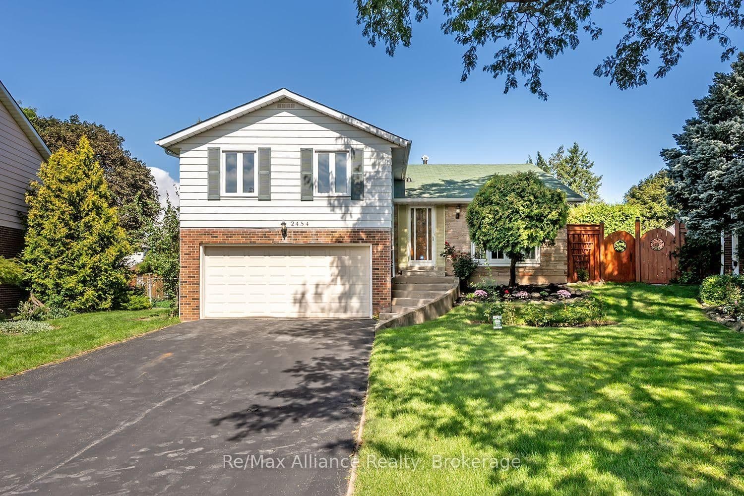 Photo of Woking Crescent in Mississauga · Sheridan