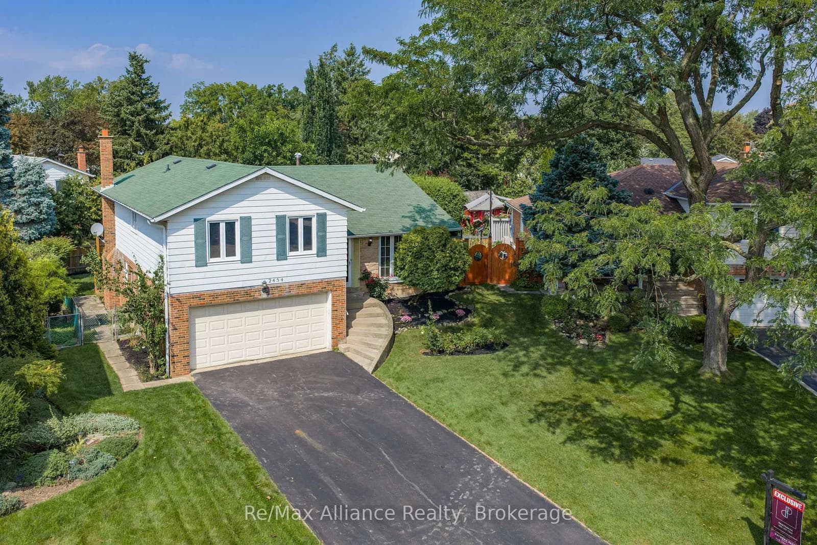 Woking Crescent in Mississauga · Sheridan — photo 3