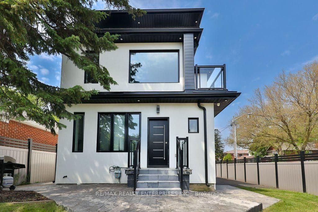 Royal York Road in Toronto · Mimico — photo 2