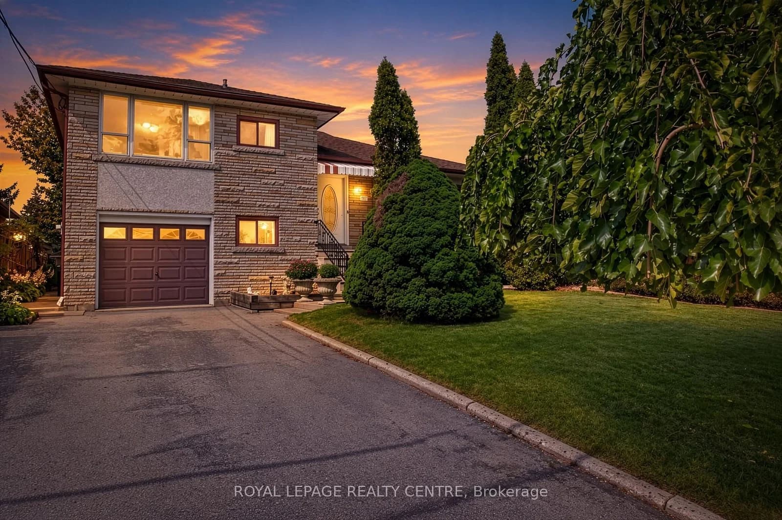 Euphrasia Drive in Toronto · Yorkdale-Glen Park — photo 2