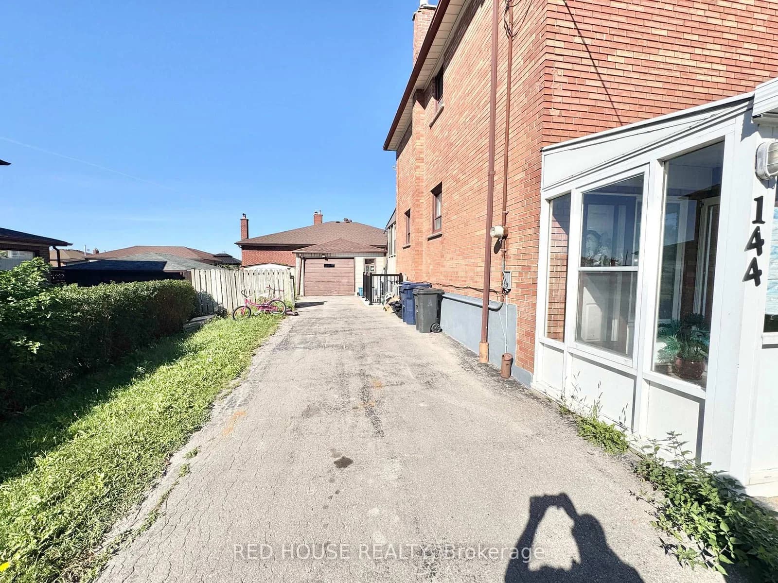 Laura Road in Toronto · Glenfield-Jane Heights — photo 2