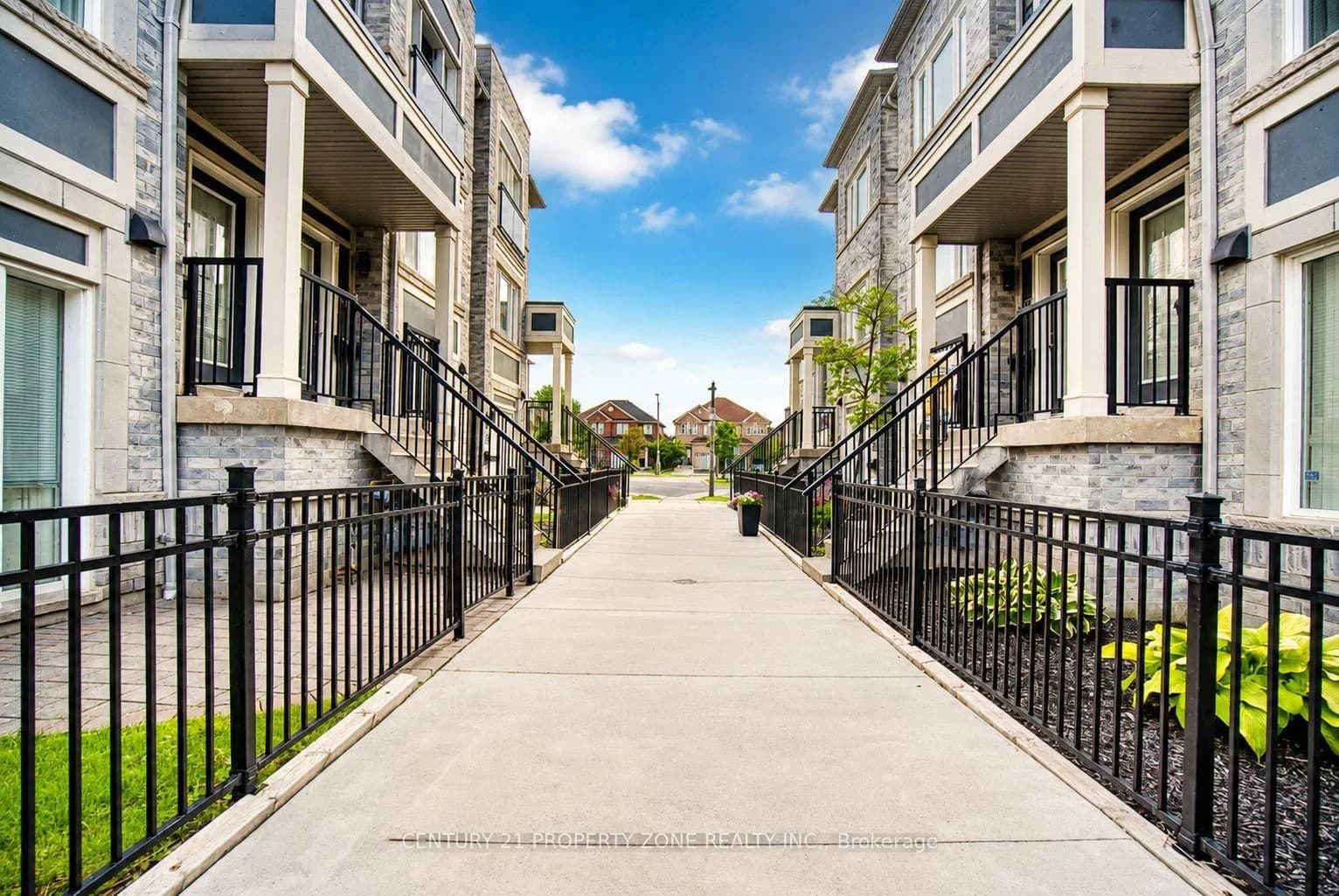 Oscar Peterson Boulevard in Mississauga · Churchill Meadows — photo 3