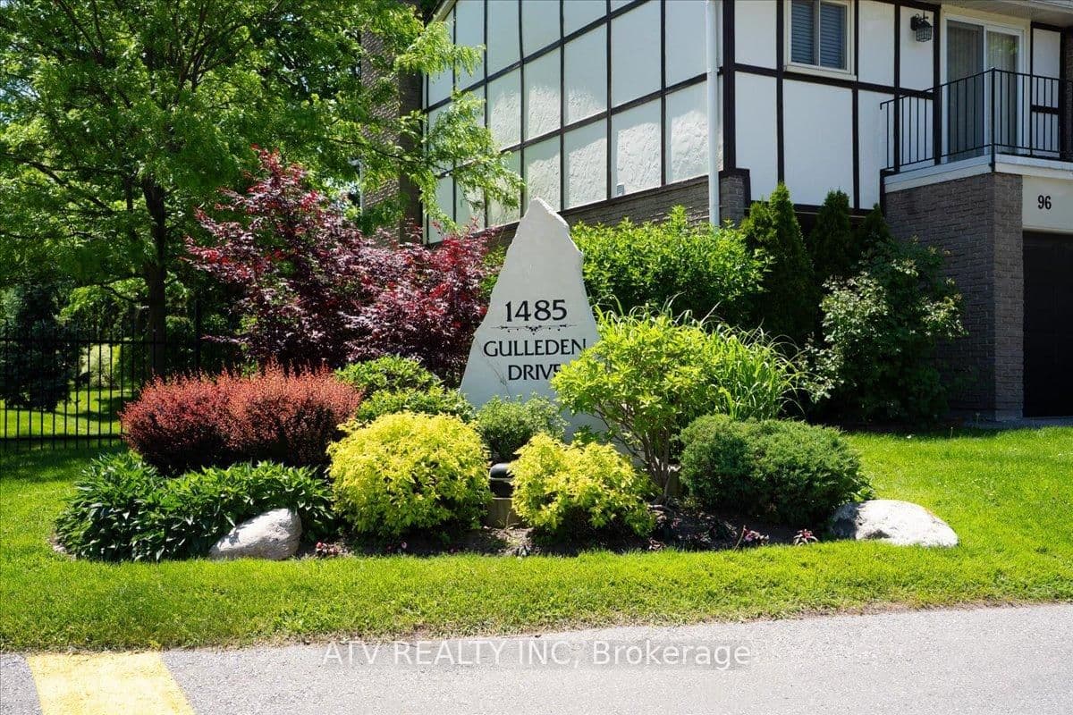 Gulleden Drive in Mississauga · Applewood — photo 2