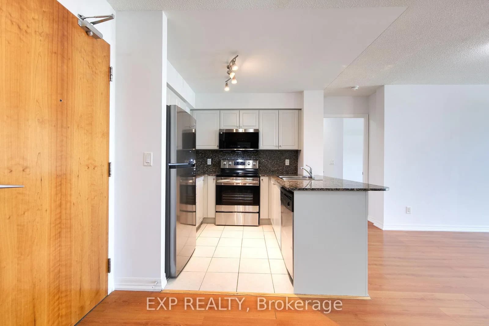 Royal York Road in Toronto · Humber Heights — photo 3