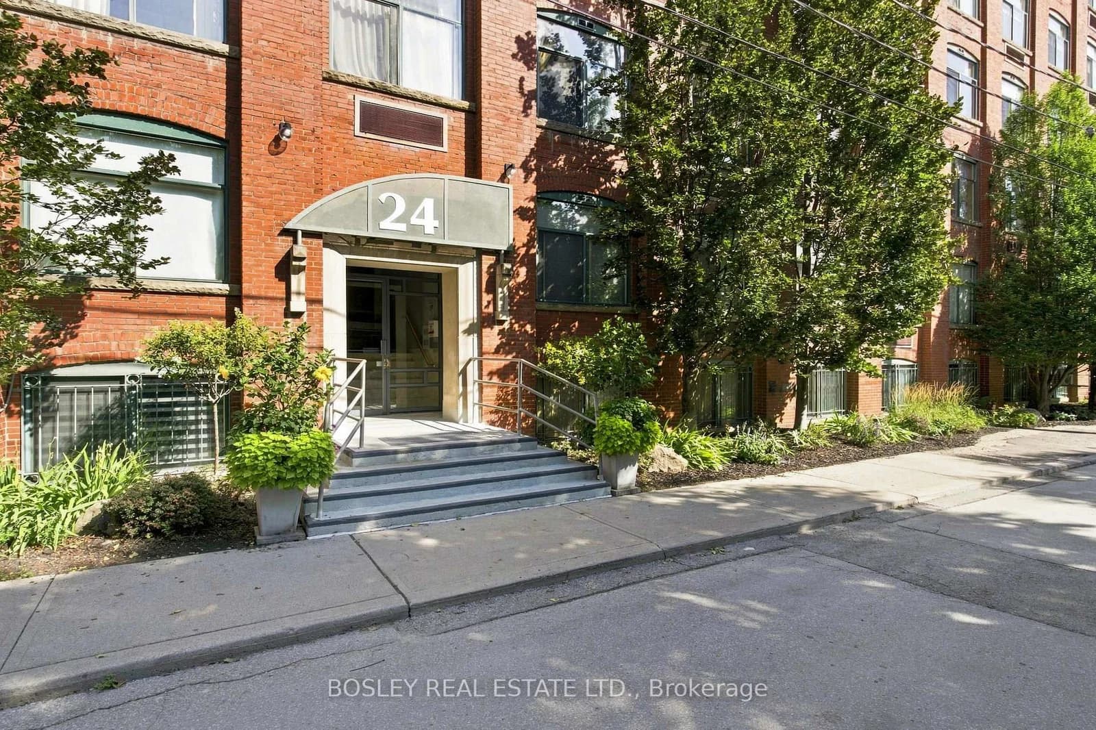 Photo of Noble Street in Toronto · Roncesvalles