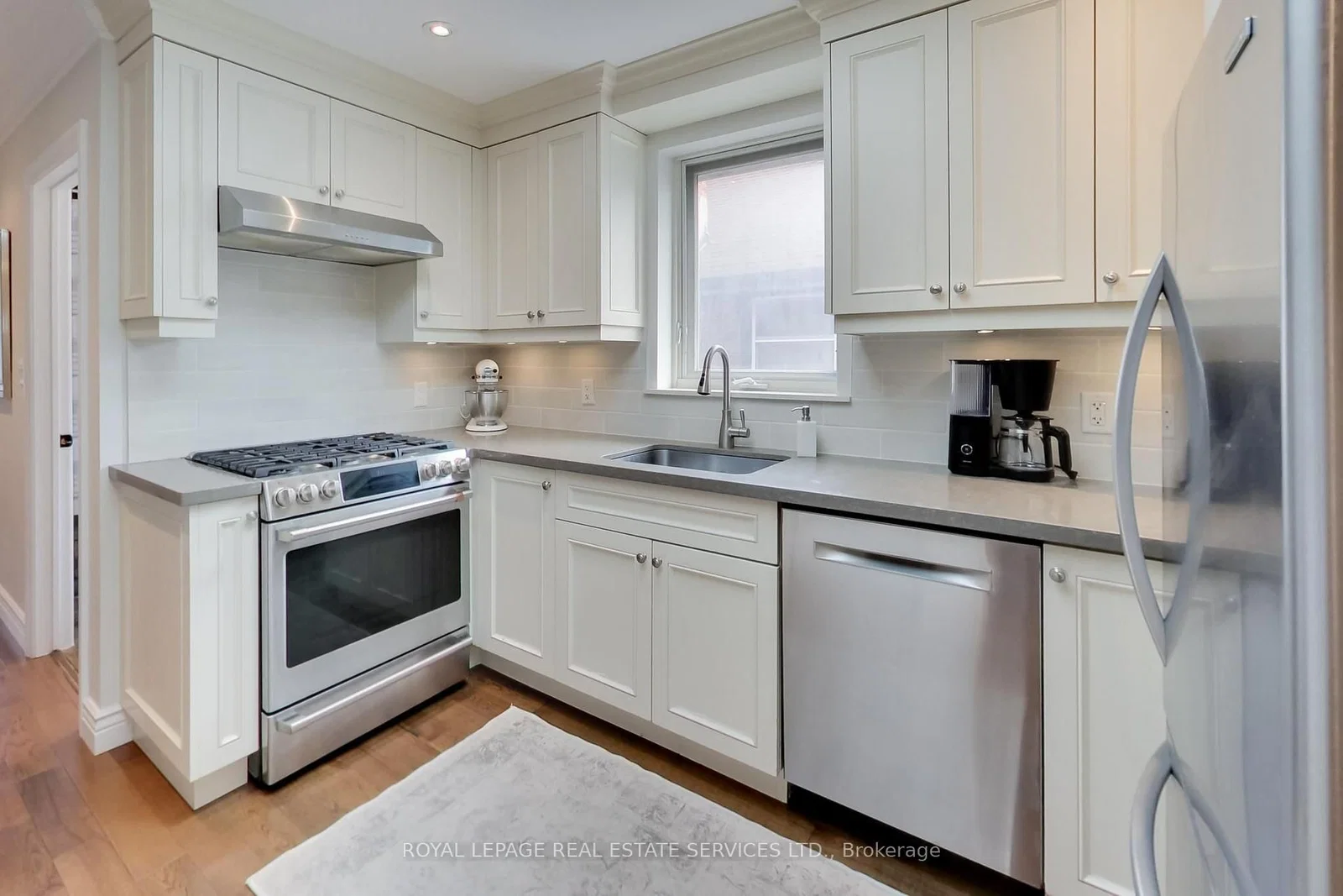 Parker Avenue in Toronto · Stonegate-Queensway — photo 2