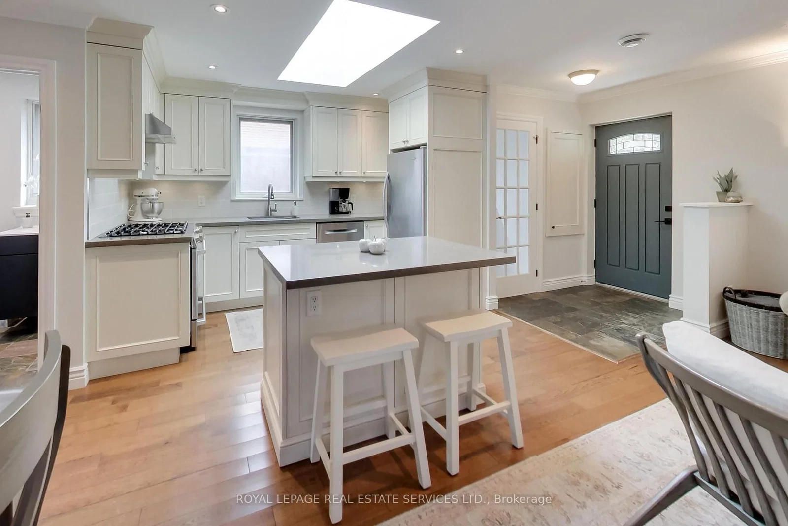 Parker Avenue in Toronto · Stonegate-Queensway — photo 3