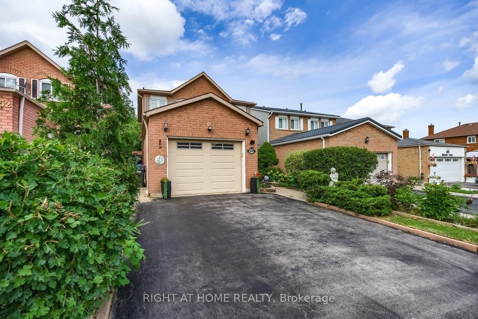 Niagara Place in Brampton · Westgate — photo 2