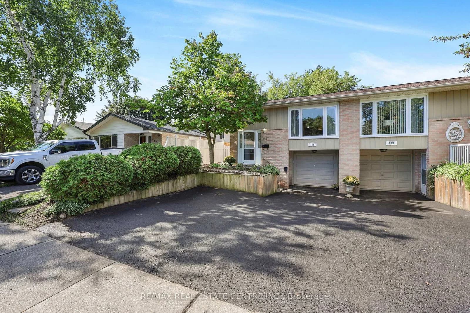Burbank Crescent in Orangeville · Orangeville — photo 2